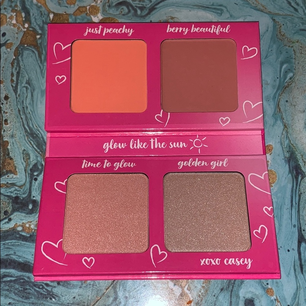 PEACHY BEAM PALETTE By essence